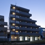 北東側外観(夜景)